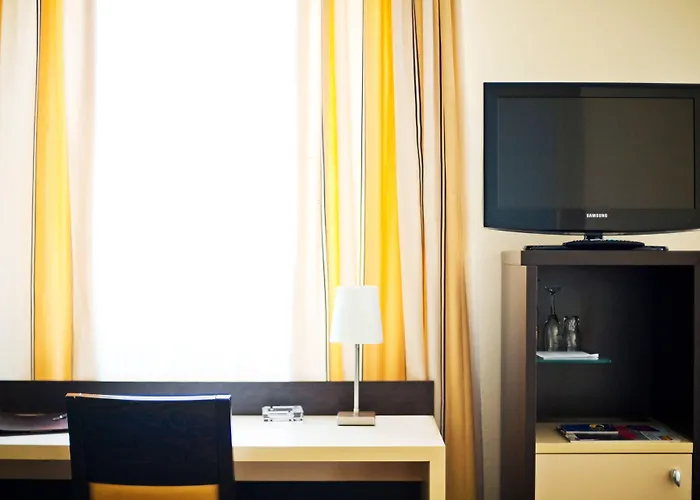 Tante Alma Bristol Hotel 4*