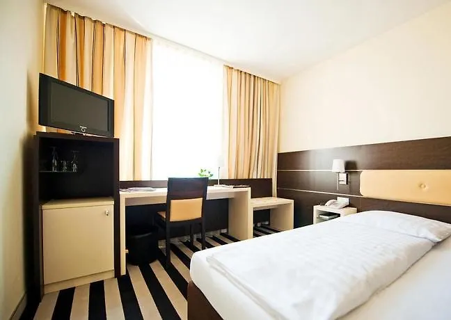 Tante Alma Bristol 4*