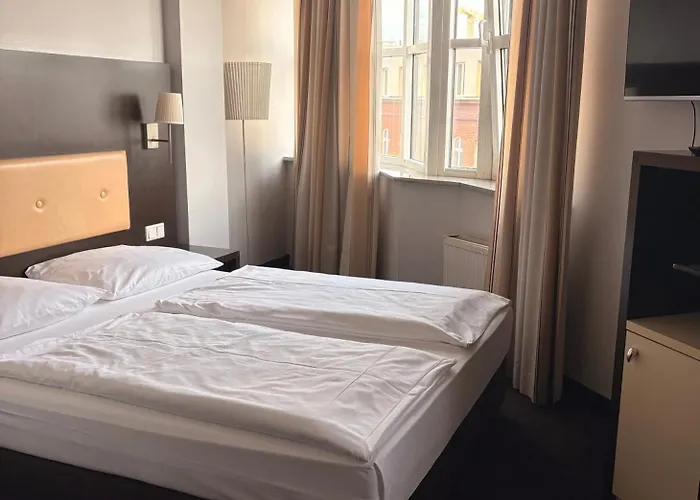 فندق Tante Alma Bristol 3*